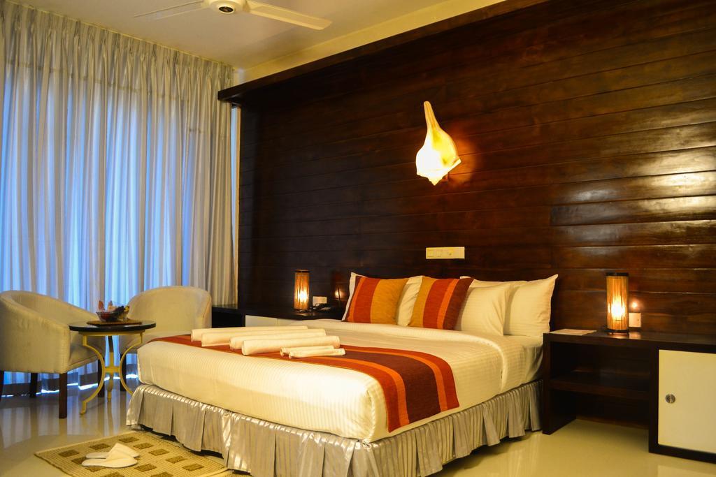 The Valampuri Hotel Jaffna Exterior foto